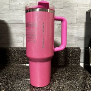 Stanley × Starbucks WINTER PINK Sparkle 40oz Tumbler
Valentine's Day Gift NEW!
